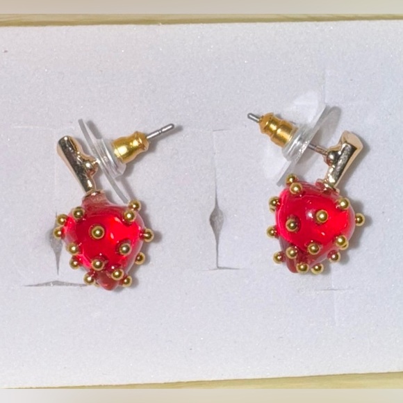 Elegant Red Strawberry Earrings with Gold Accents - Picture 3 of 3